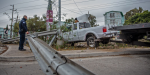 Choca y abandona su pick up tras chocar sobre el bulevar Benítez