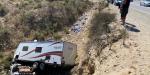 Vehículo con casa rodante cae a barranco tras choque sobre el bulevar 2000