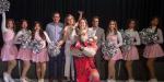 Presentan en UDCI uniforme rosa de “Xolo Girls” diseñado por alumna de Modas