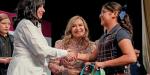 Norma Bustamante entrega estímulos económicos y útiles escolares