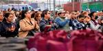 Entregan apoyos sociales a residentes de Villas VI