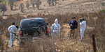 Hallan cuerpo y narcomensaje en camioneta abandonada en Valle Las Palmas