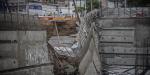 Colapsa muro de contención y provoca socavón, fuga de gas y evacuaciones