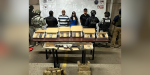 Capturan a tres personas con armas, cargadores abastecidos y equipo táctico
