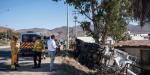 Camión revolvedor de cemento termina volcado en la carretera libre Tijuana-Tecate