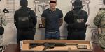 Aseguran a joven en posesión de un fusil de asalto