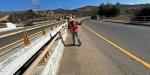 Realiza gobierno de la alcaldesa Claudia Agatón jornada de remozamiento en el puente de Valle de Guadalupe