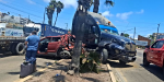 Chocan tráiler y camioneta frente a Punta Morro