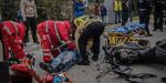 Motociclista sale herido tras chocar contra taxi