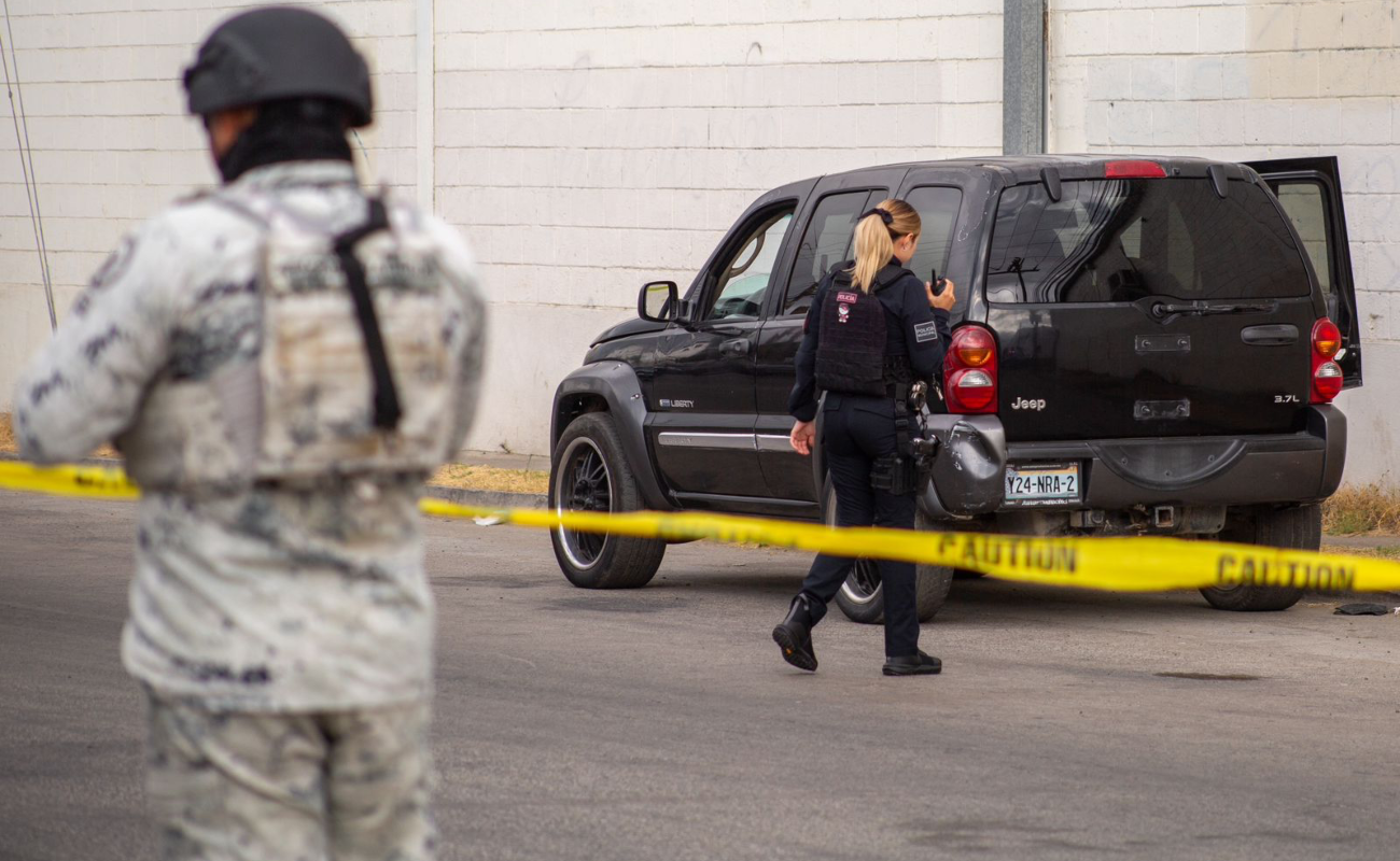 Dejan camioneta con un cuerpo en la 20 de Noviembre