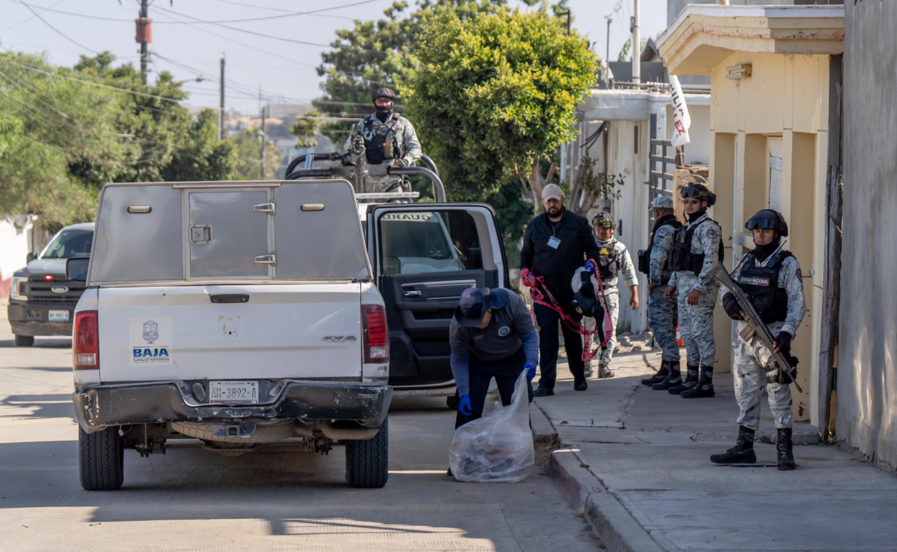 Encuentran cuerpo con huellas de violencia junto a escuela en Pedregal de Santa Julia