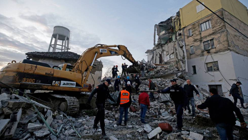 Sube a 16 cifra de muertos y más de 600 heridos por sismo en Albania