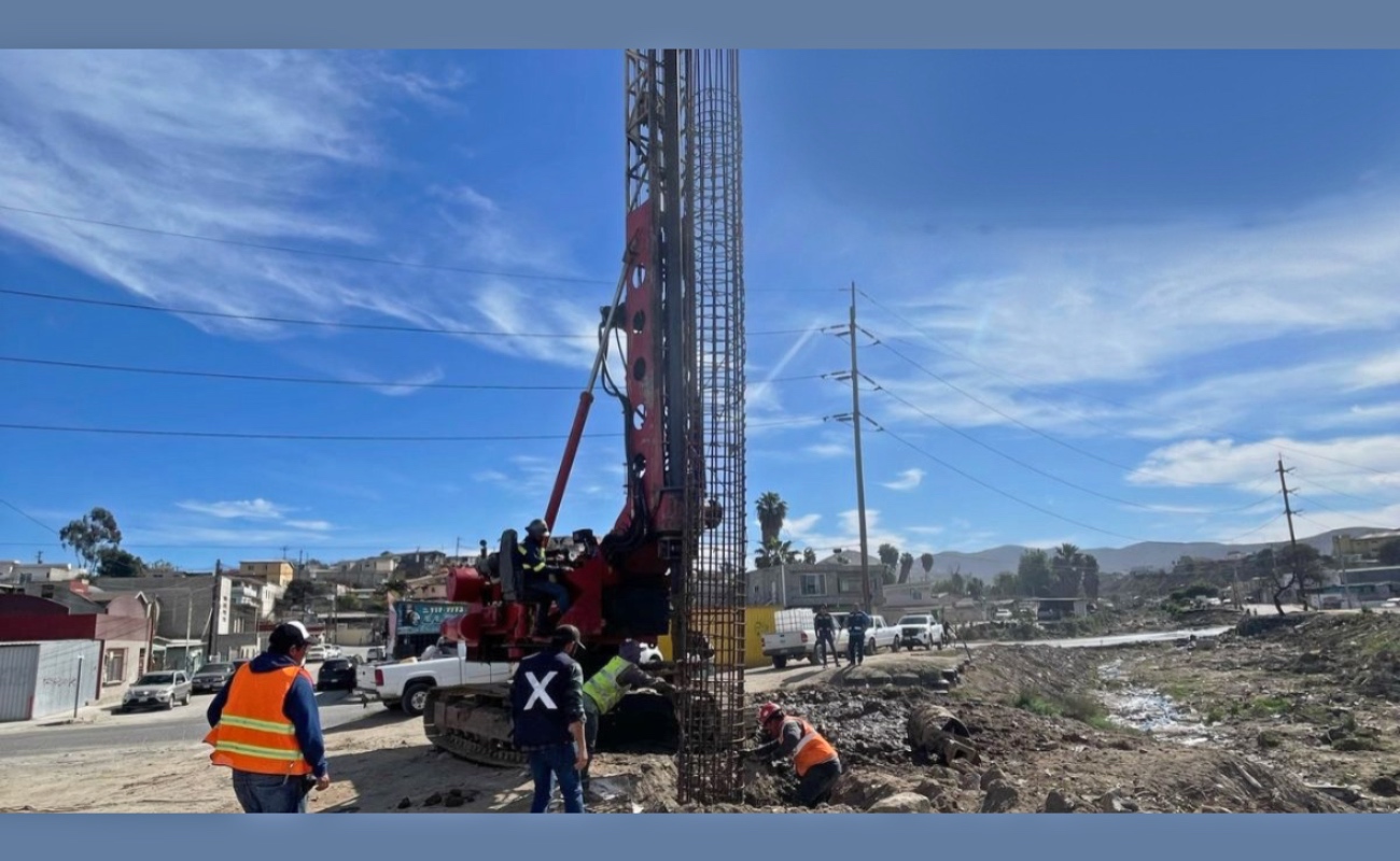 Obra de puente peatonal en colonia Prohogar registra 15% de avance