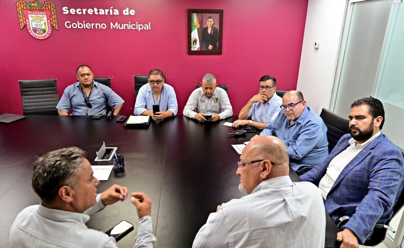 Establece Ayuntamiento de Tijuana mesa de trabajo permanente con asociación de policías