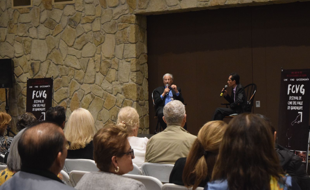 Hacen homenaje a Alfonso Arau durante el Festival de Cine de Valle de Guadalupe