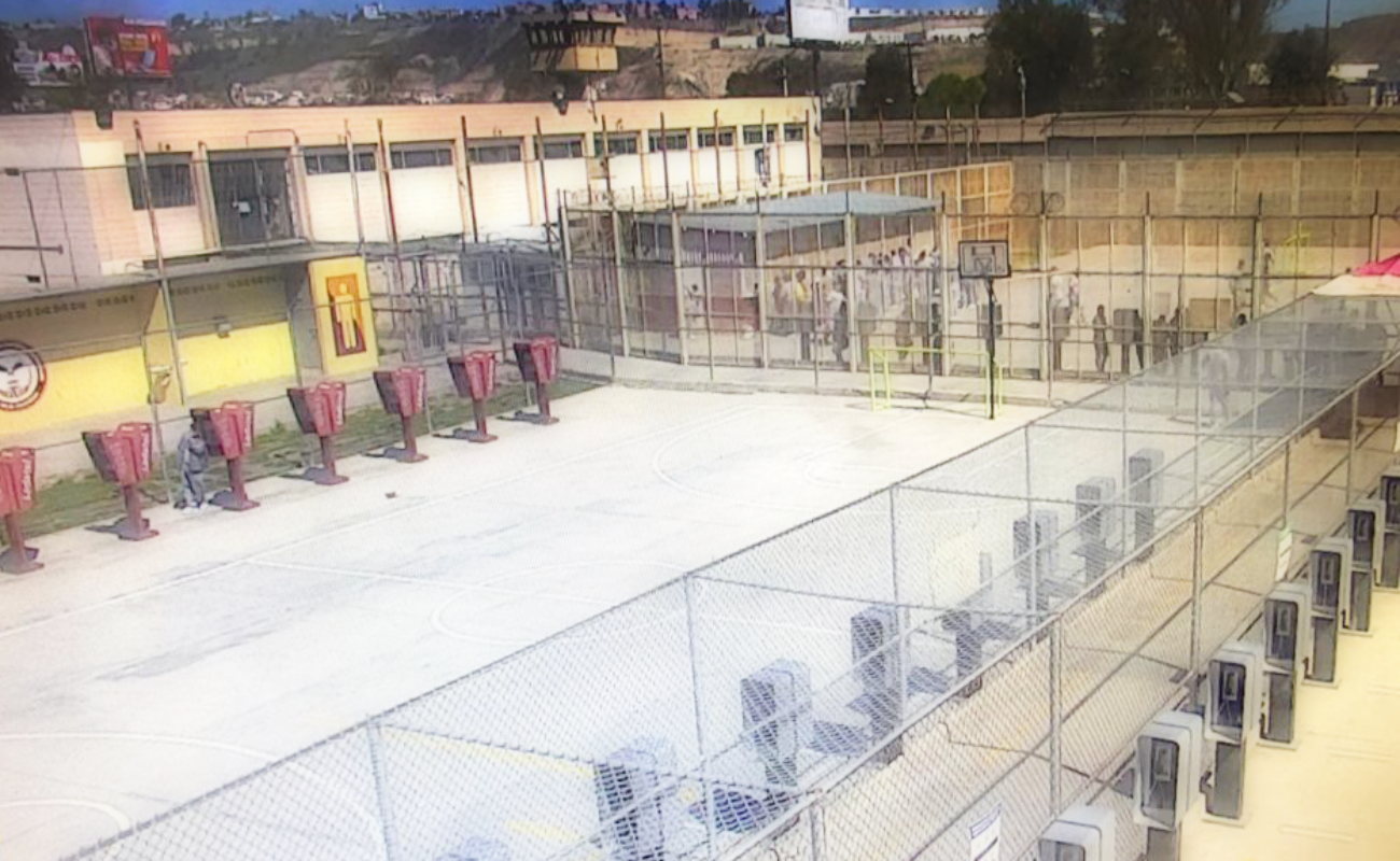 Remueven al director del penal La Mesa por video en vivo de reclusas