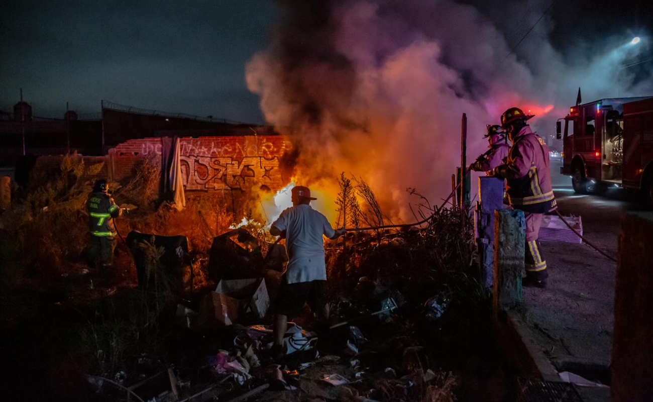 Bomberos evitan que incendio alcance viviendas en la colonia Linda Vista