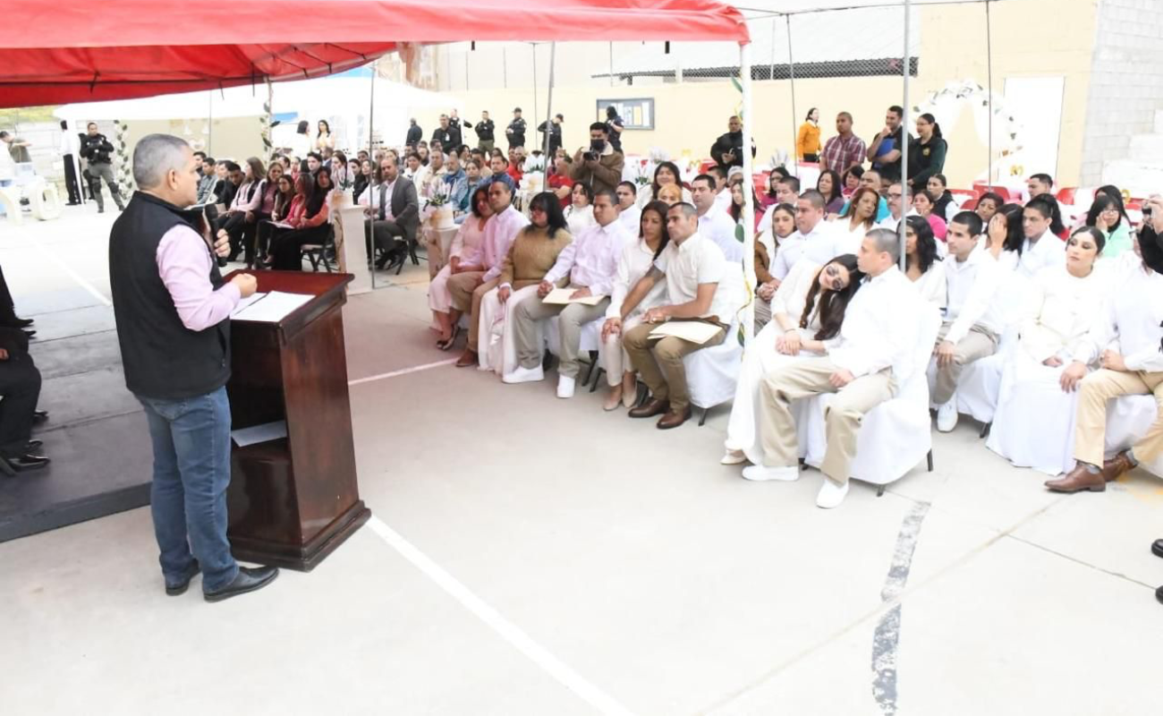 Participa alcalde Carlos Ibarra en ceremonia de Matrimonios Colectivos en centro penitenciario