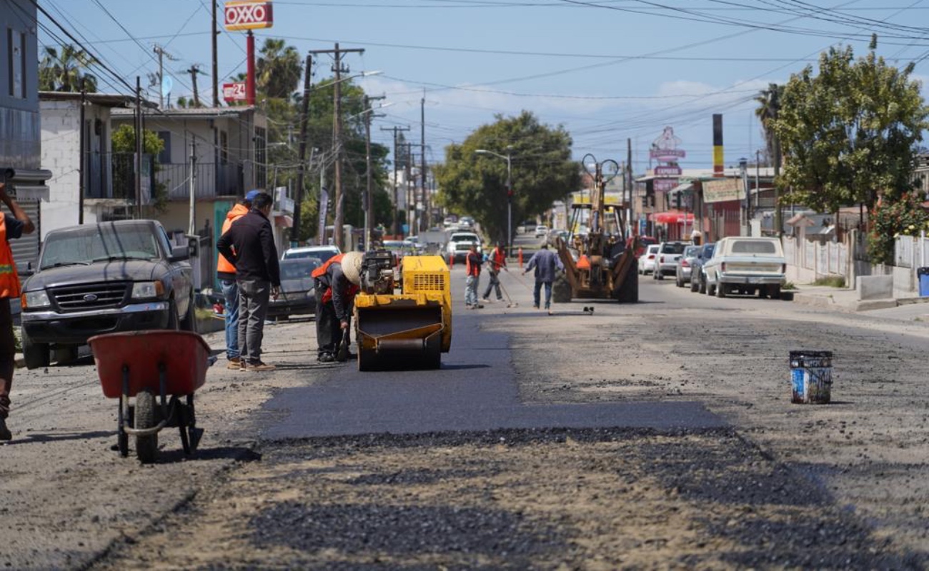 Trabaja Gobierno de Ensenada en rehabilitación vial sobre Diamante y México
