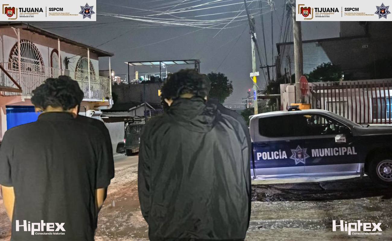 Menores de edad, agresores de policías, municipales son detenidos en vehículo robado