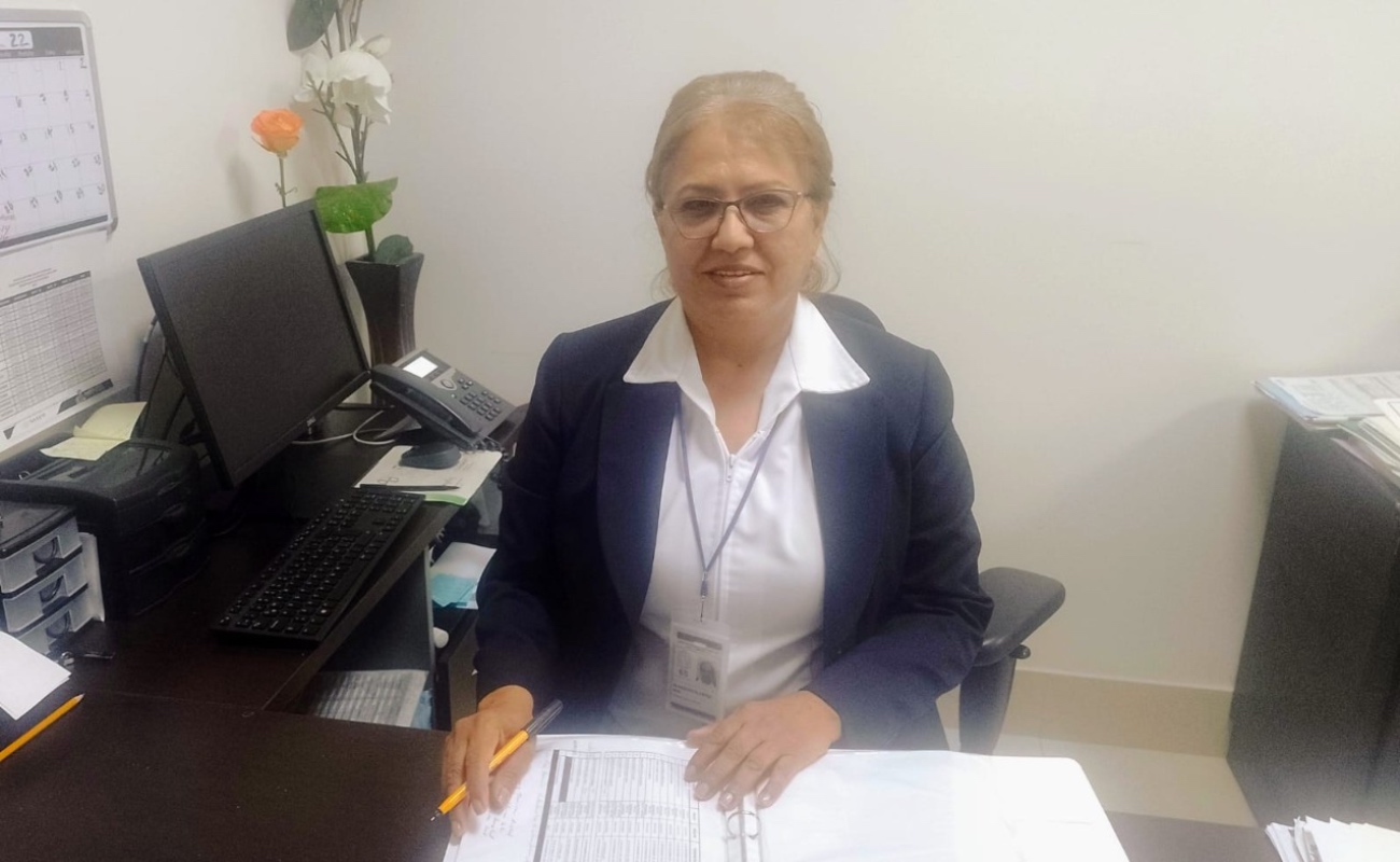 Celebra Ana Alvarado 42 años de servicio en el Día de la Enfermera