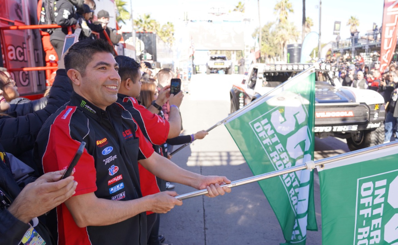 Da Armando Ayala Robles banderazo de arranque a la 55 edición de la Score Baja 1000