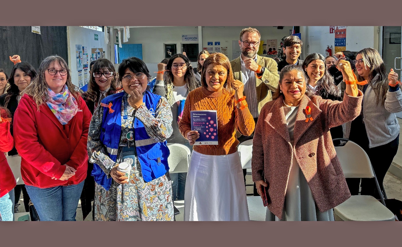 Realizan instalación de punto naranja y presentación de guia de atención a mujeres migrantes en comunidad aves