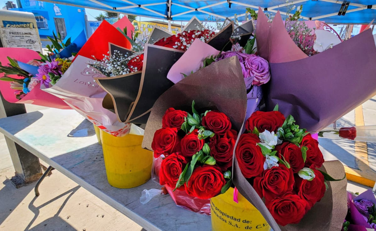 Apoyan a 53 comerciantes con permisos temporales para venta de artículos con motivo del Día del Amor y la Amistad