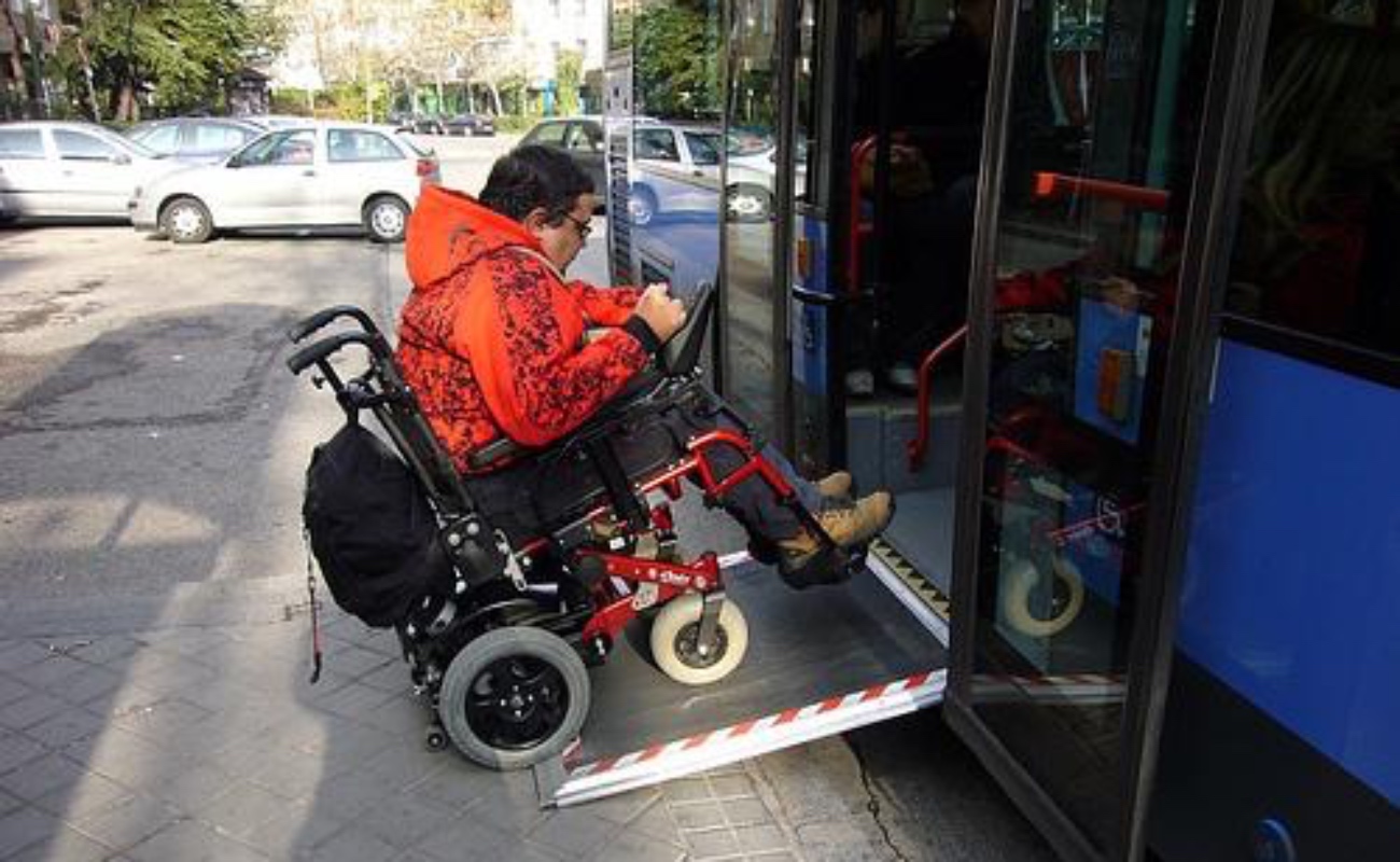 Debe transporte público garantizar accesibilidad a personas con discapacidad