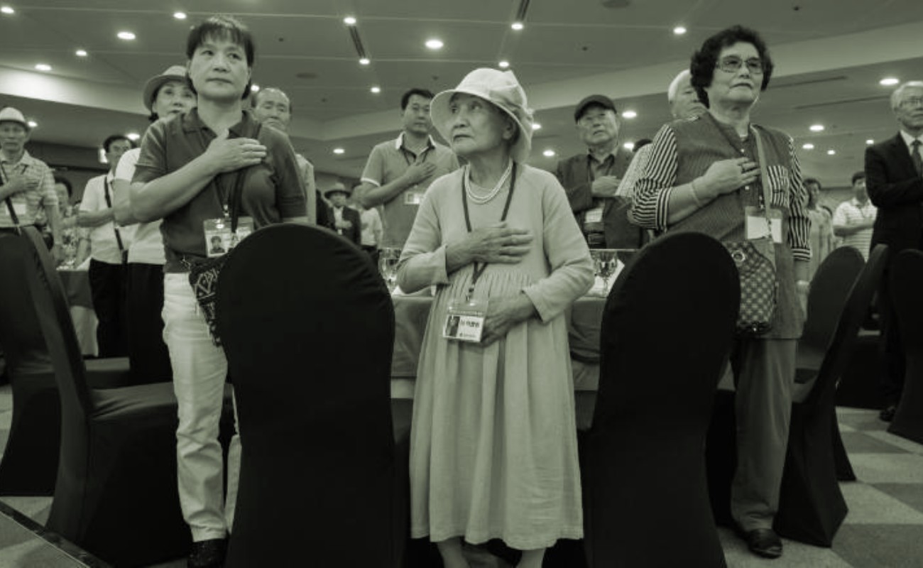 Madre e hijo se reencontraron después de 68 años en Corea