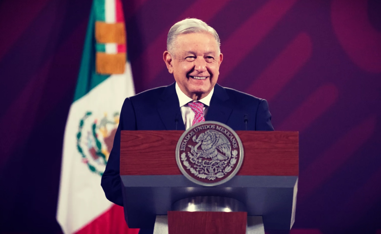 Descarta López Obrador acuerdo monetario con Larrea por vías de Ferrosur; van por derecho de paso