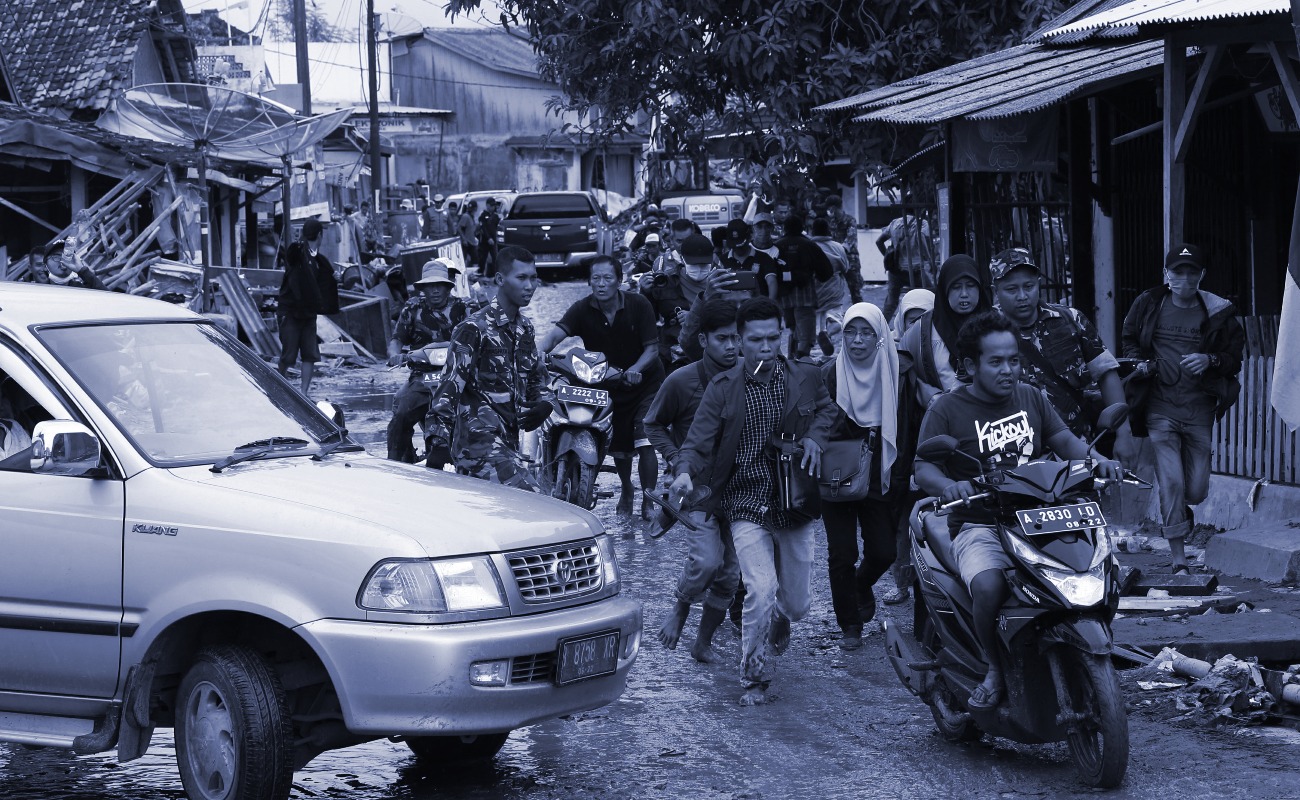 Aumenta a 429 las muertes por tsunami en Indonesia; hay miles de heridos