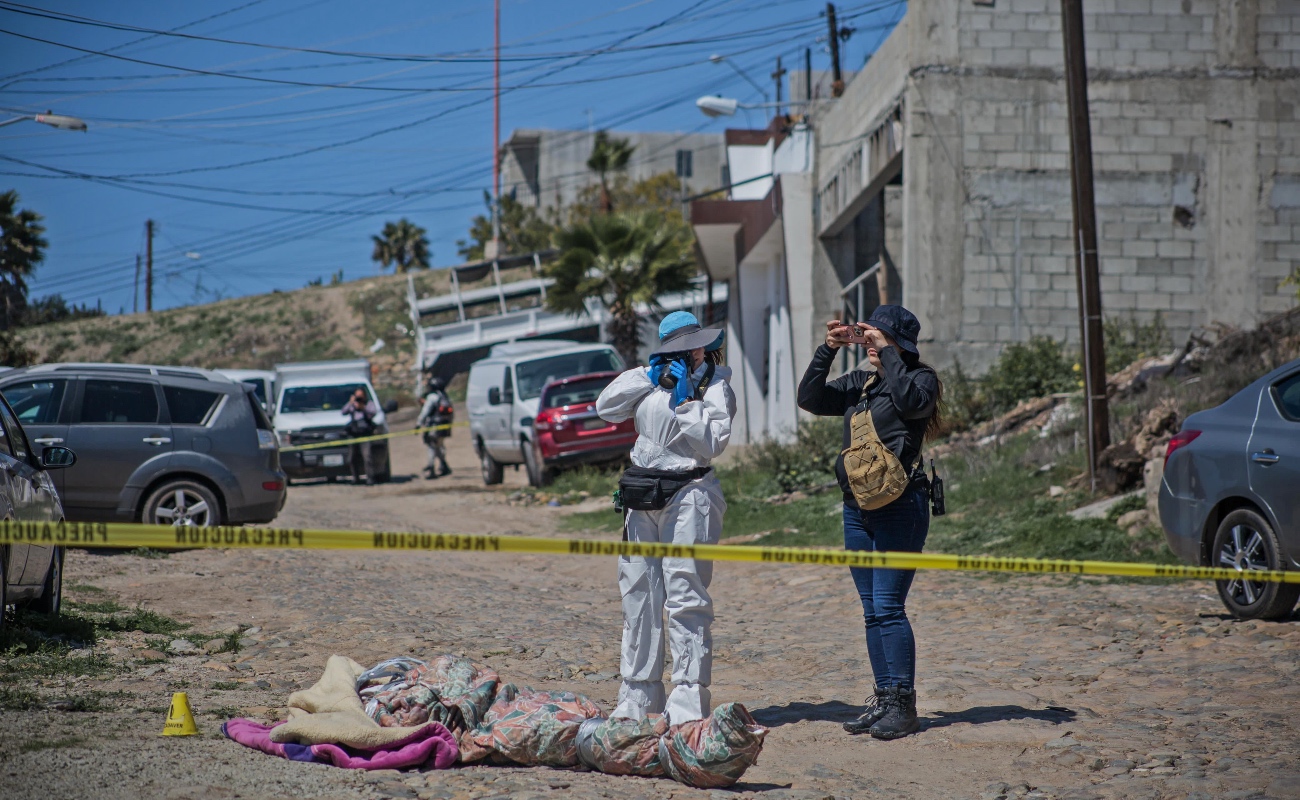 Tiran cadáver encobijado en la Líber y cámara los capta