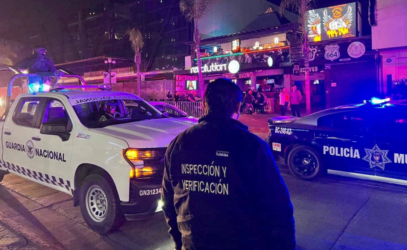 Realizan operativos en bares y centros nocturnos de Tijuana