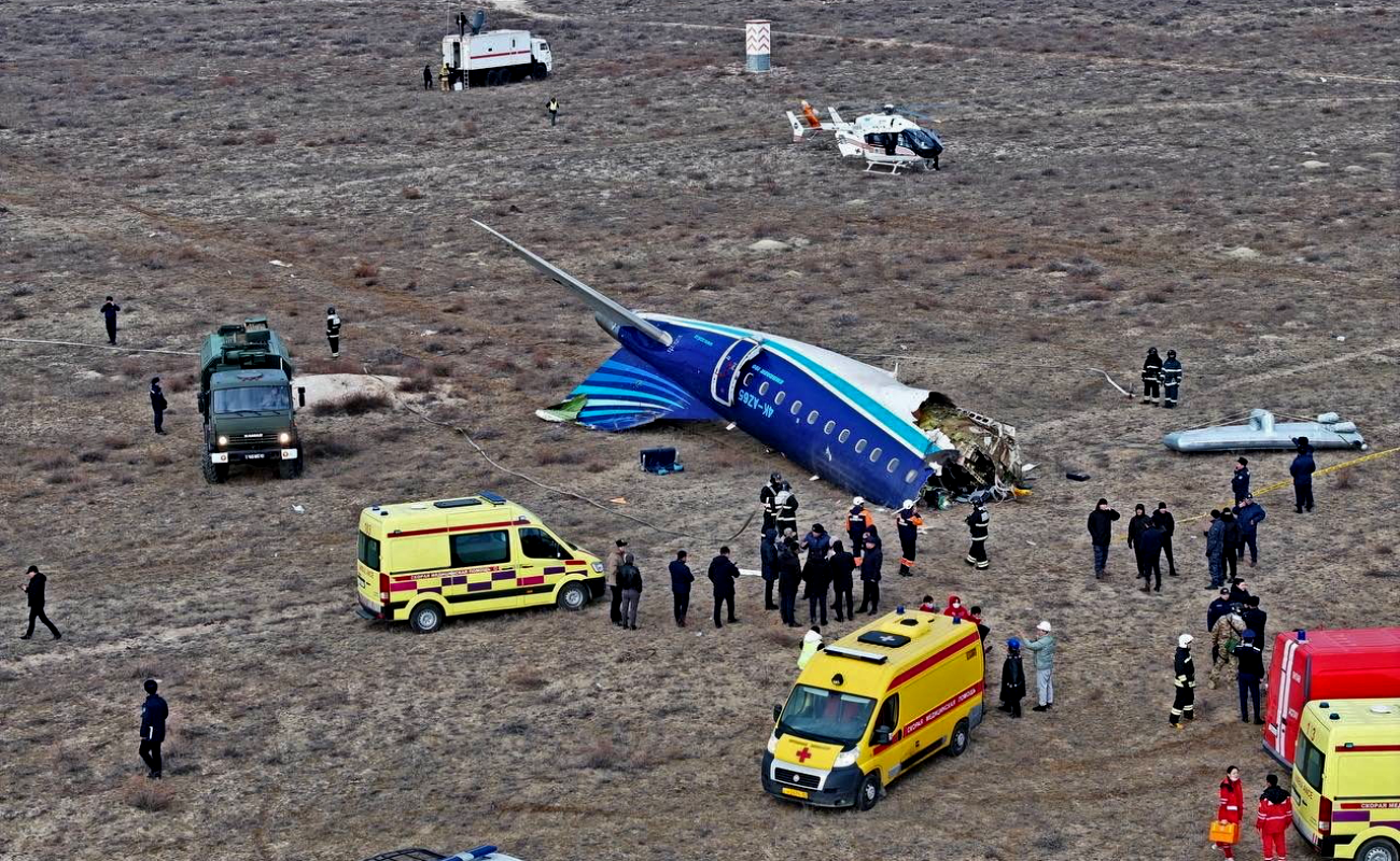 Acusan a Rusia de derribar avión de Azerbaijan Airlines, que dejó 38 pasajeros muertos