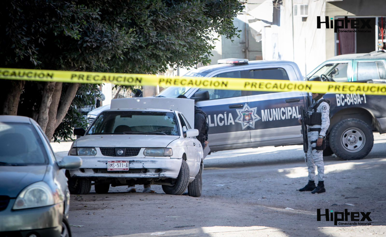 Abandonan vehículo con dos cuerpos en el Mariano Matamoros