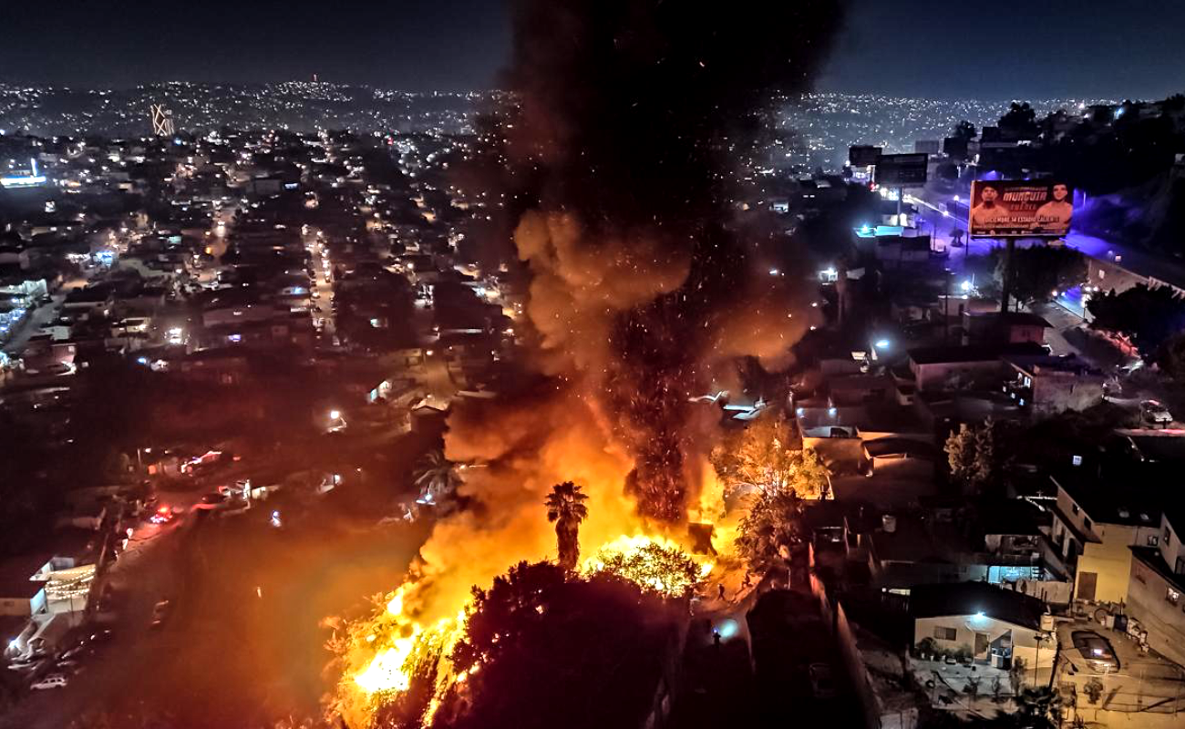 Incendio consume inmueble en la México