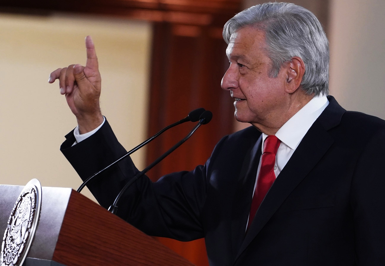 Asegura López Obrador que es falso que haya despidos en el sector salud