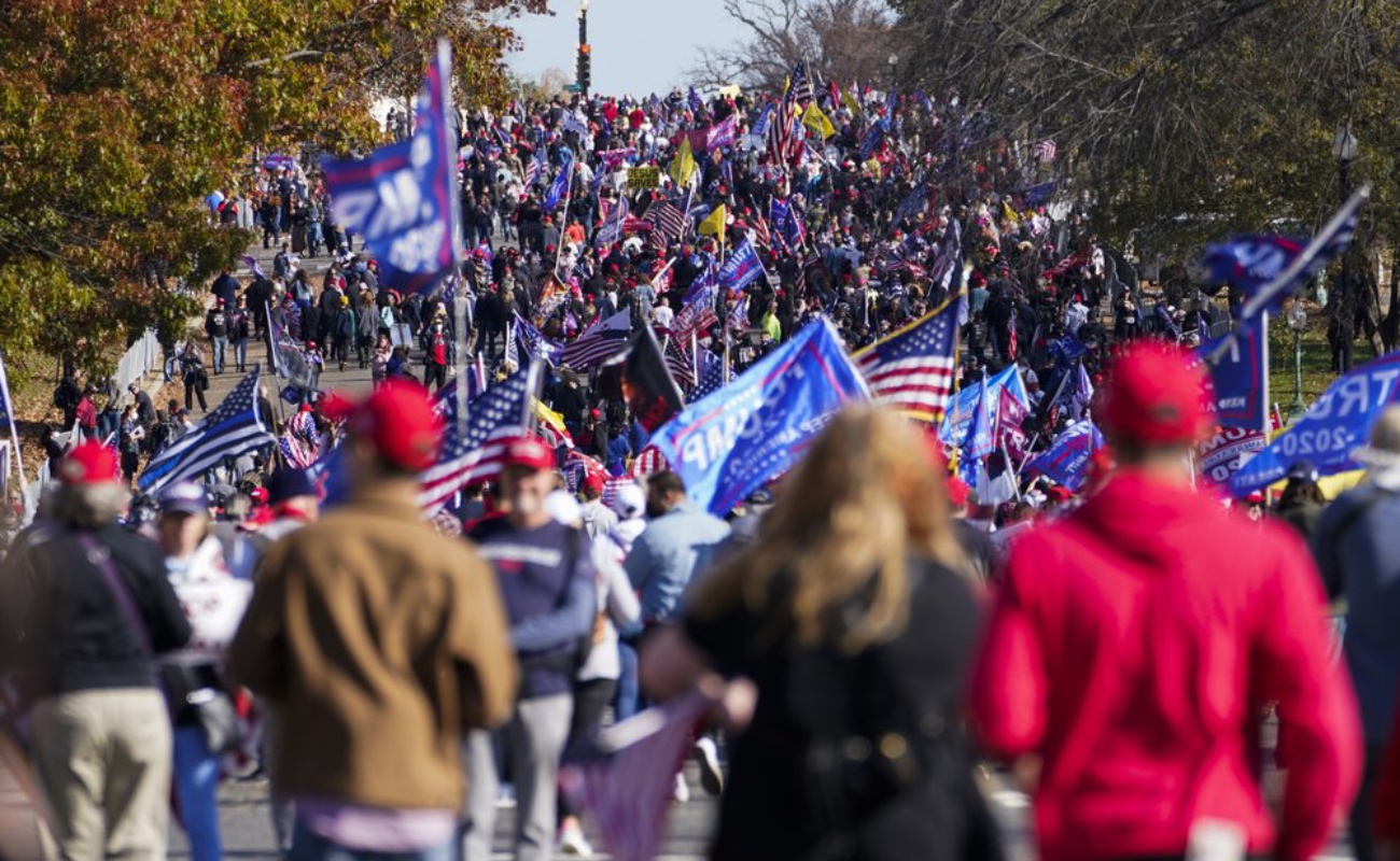 Seguidores de Trump marchan en Washington a favor del presidente