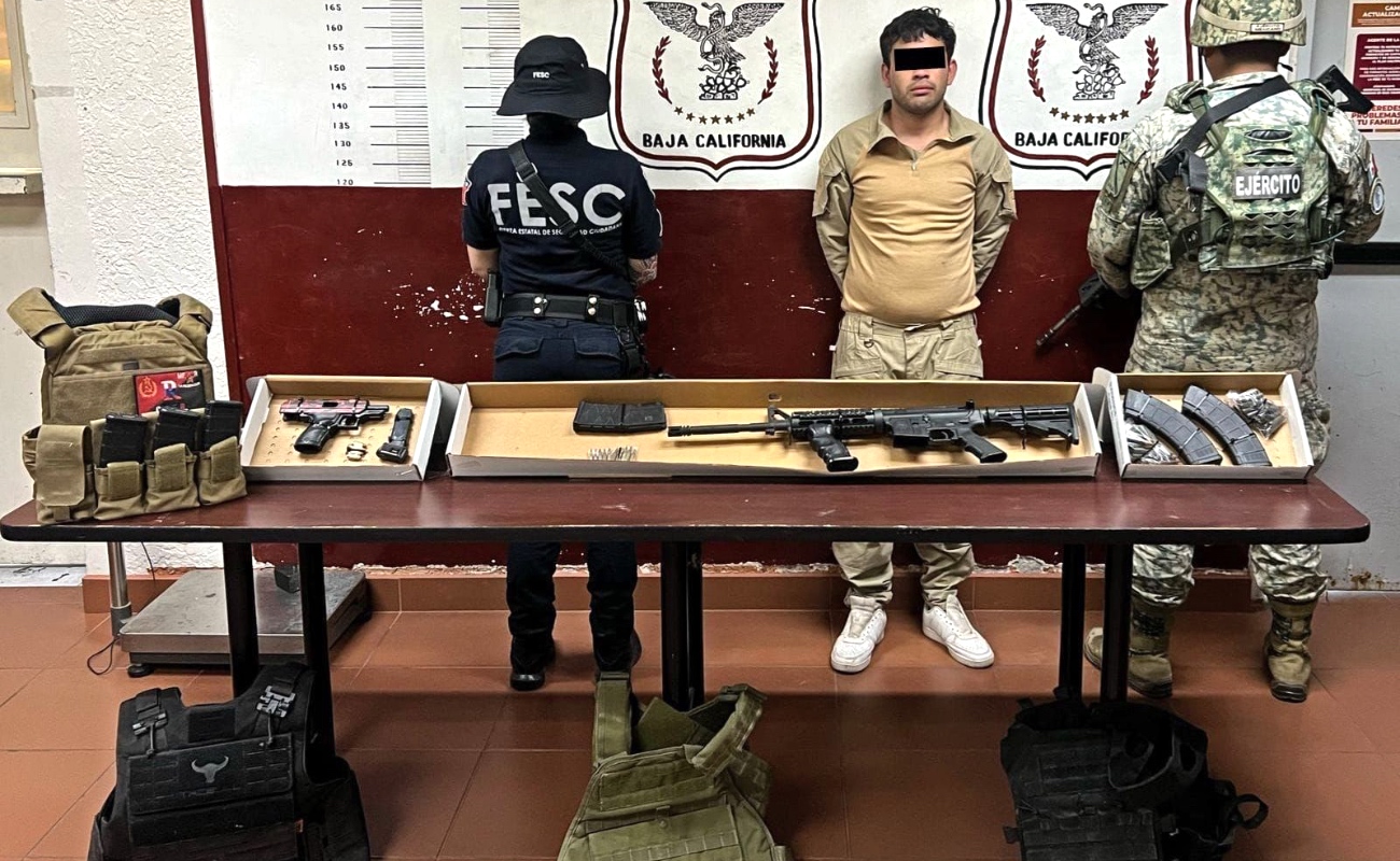 Cae joven con mini arsenal en el Valle de Mexicali