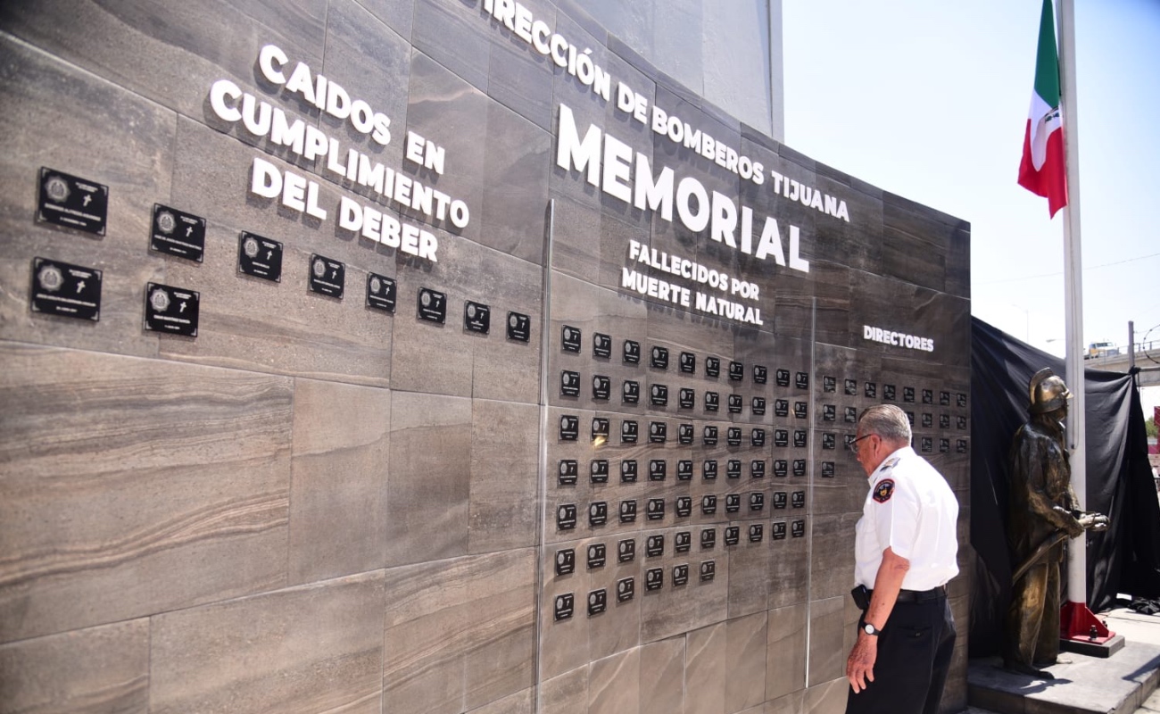 Inauguran Memorial de Bomberos Tijuana