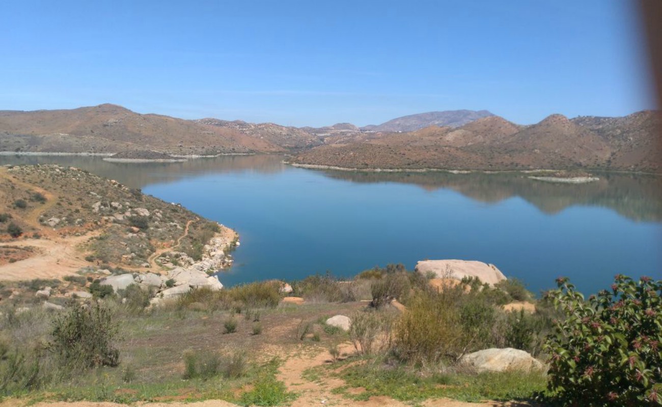 Rescatan a dos jóvenes en presa El Carrizo