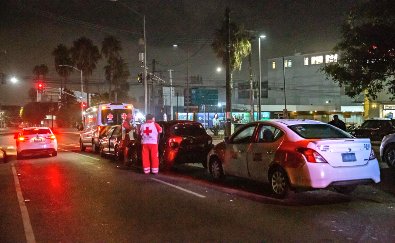 Taxista provoca carambola en Tijuana