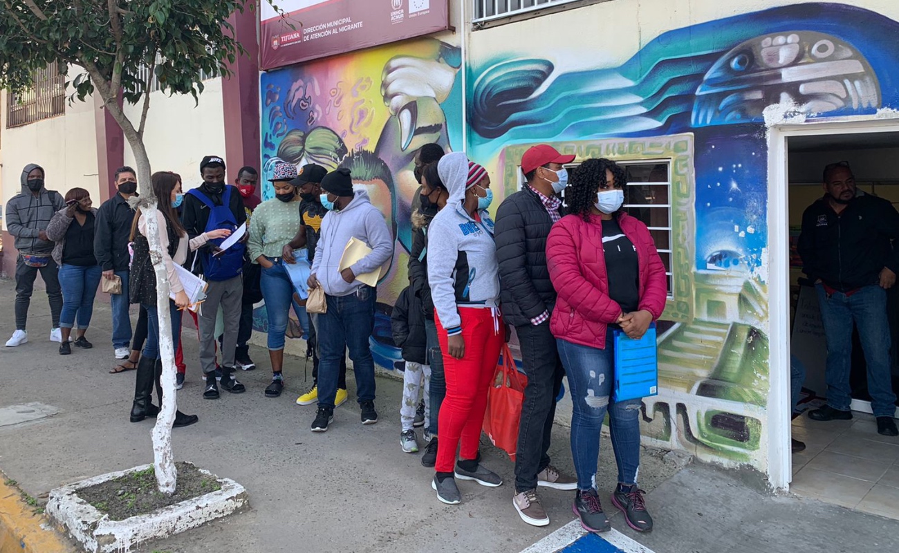 Asisten a migrantes haitianos para que tramiten su RFC