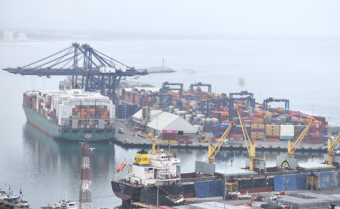 Alarma a industriales lentitud en operación del puerto de Ensenada