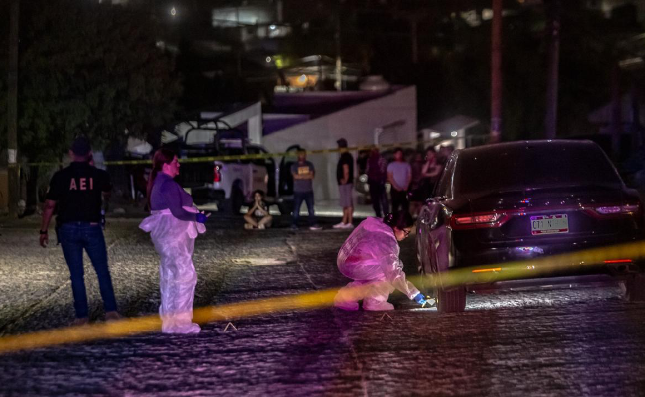 Asesinan a hombre mientras conducía su auto en Puerta del Sol