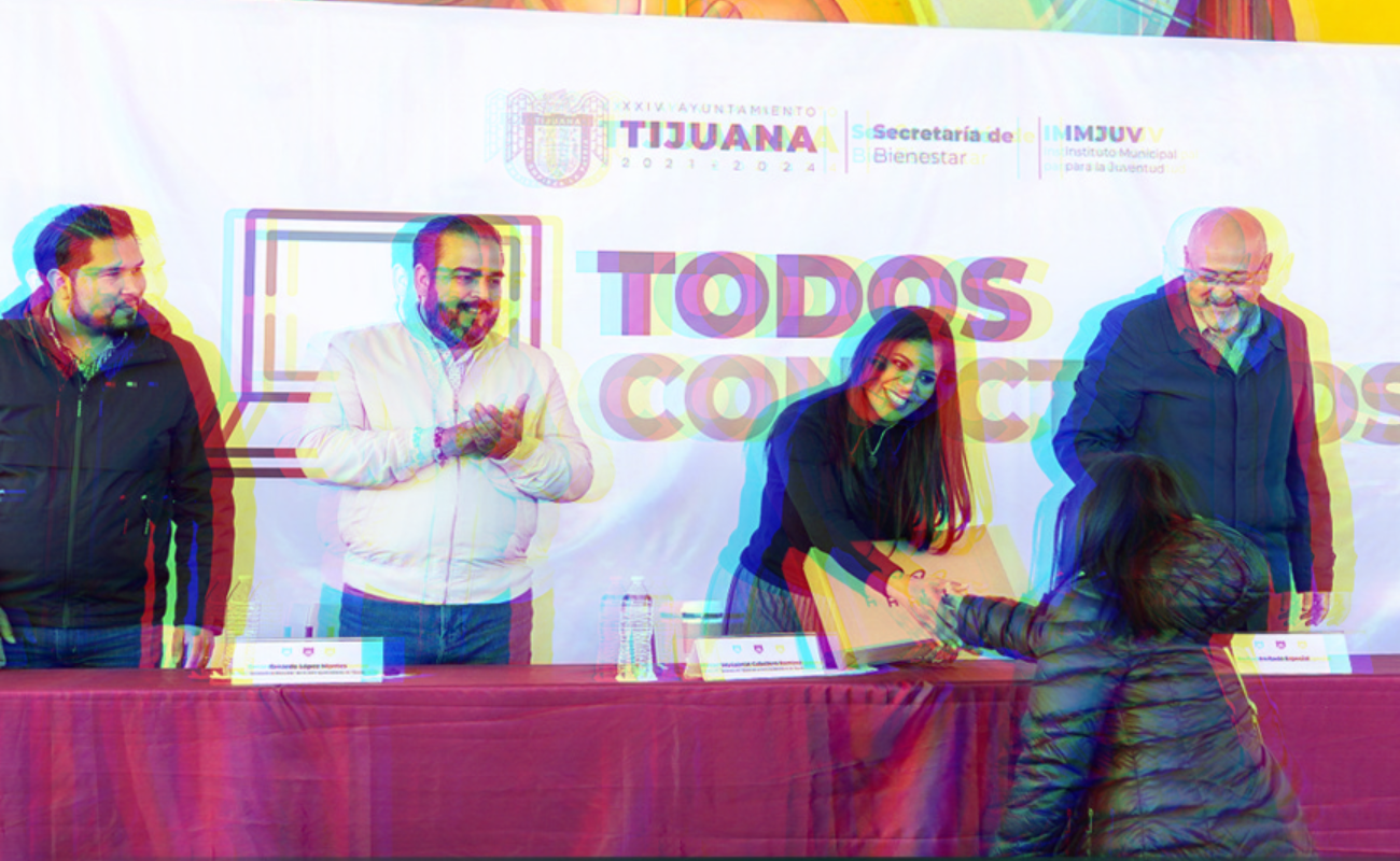 Entrega Alcaldesa 200 computadoras a estudiantes