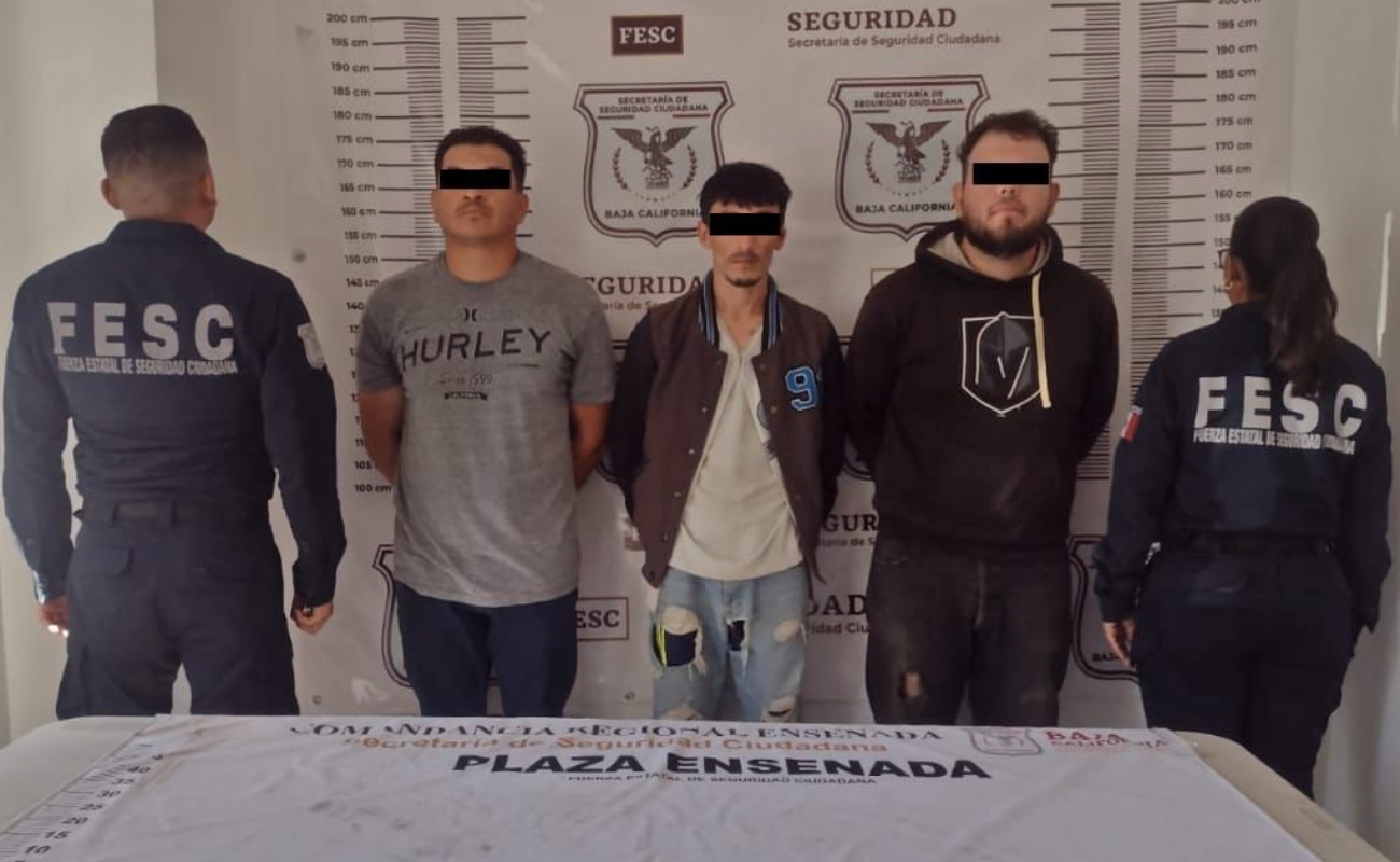 Detienen en Ensenada a tres en posesión de vehículo con reporte de robo