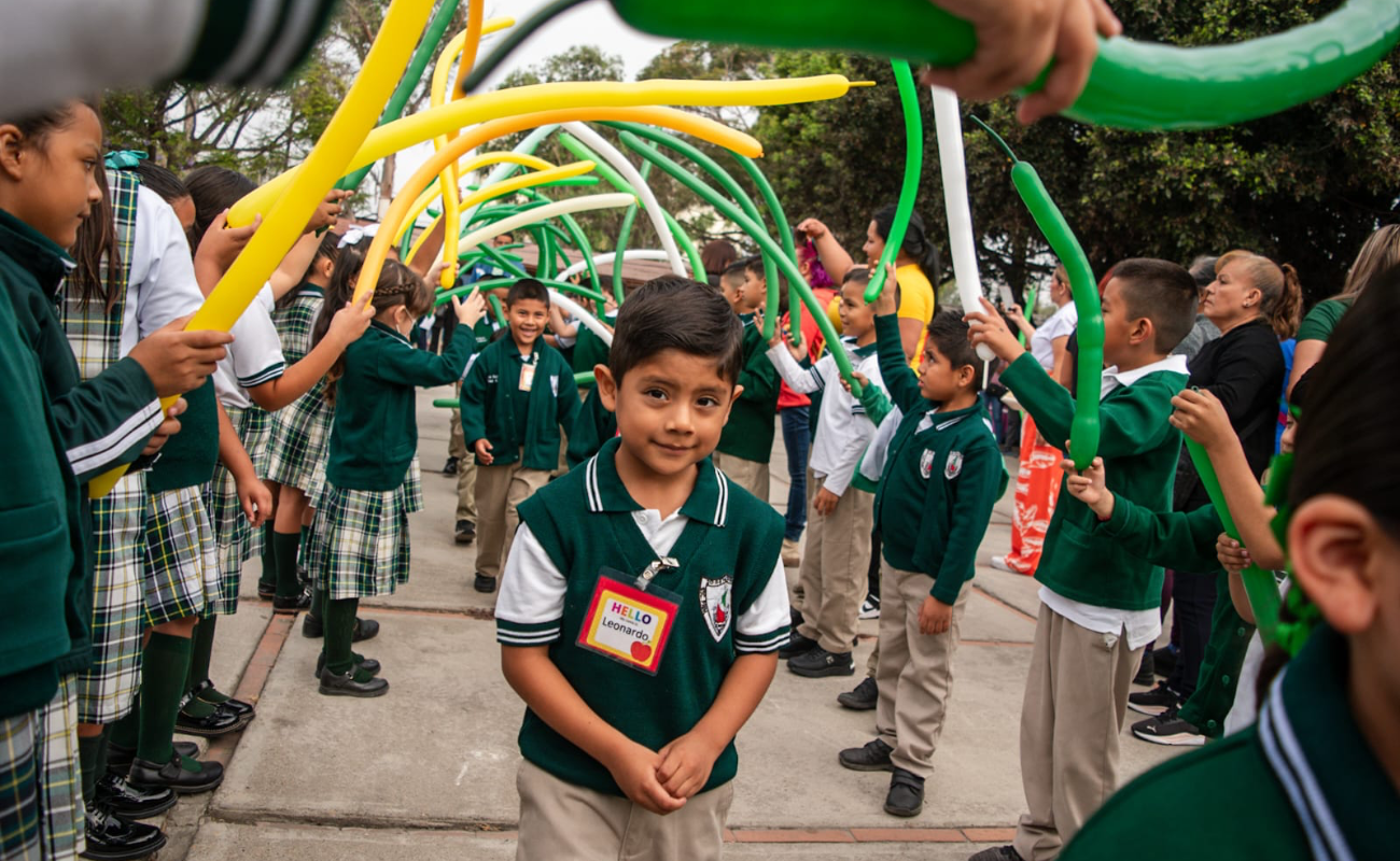 Miles de niños de educación básica regresan a clases en BC