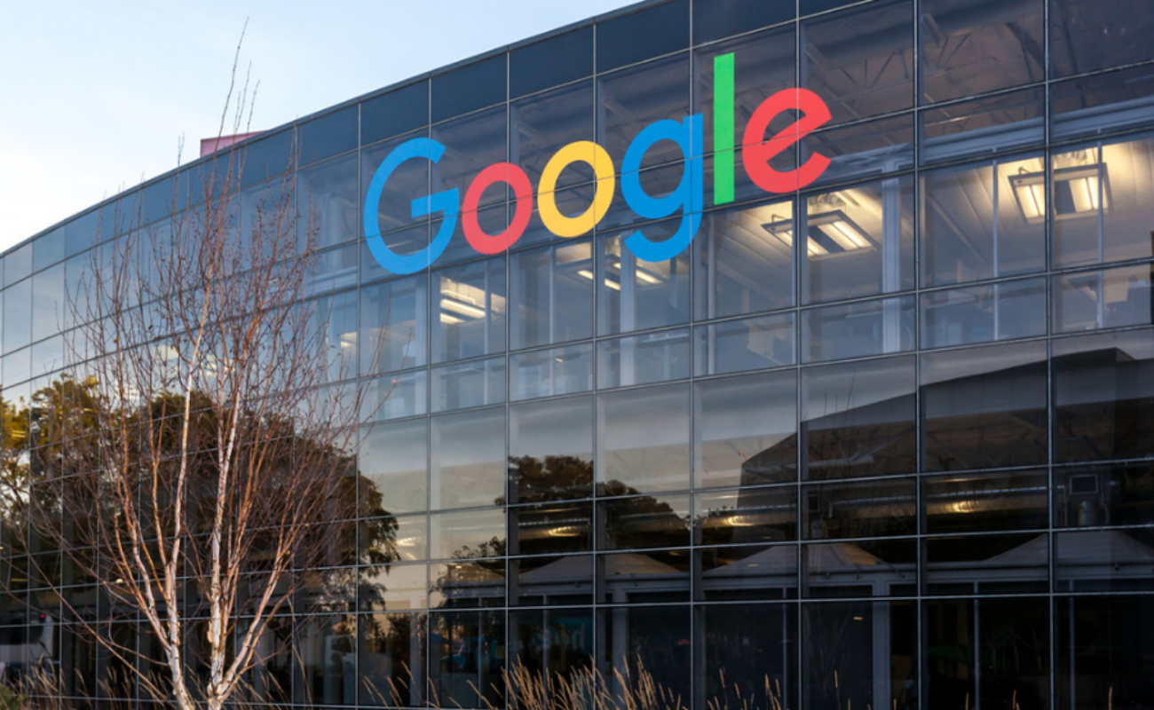 Enfrenta Google multimillonario juicio por patentes en EU sobre tecnología de IA